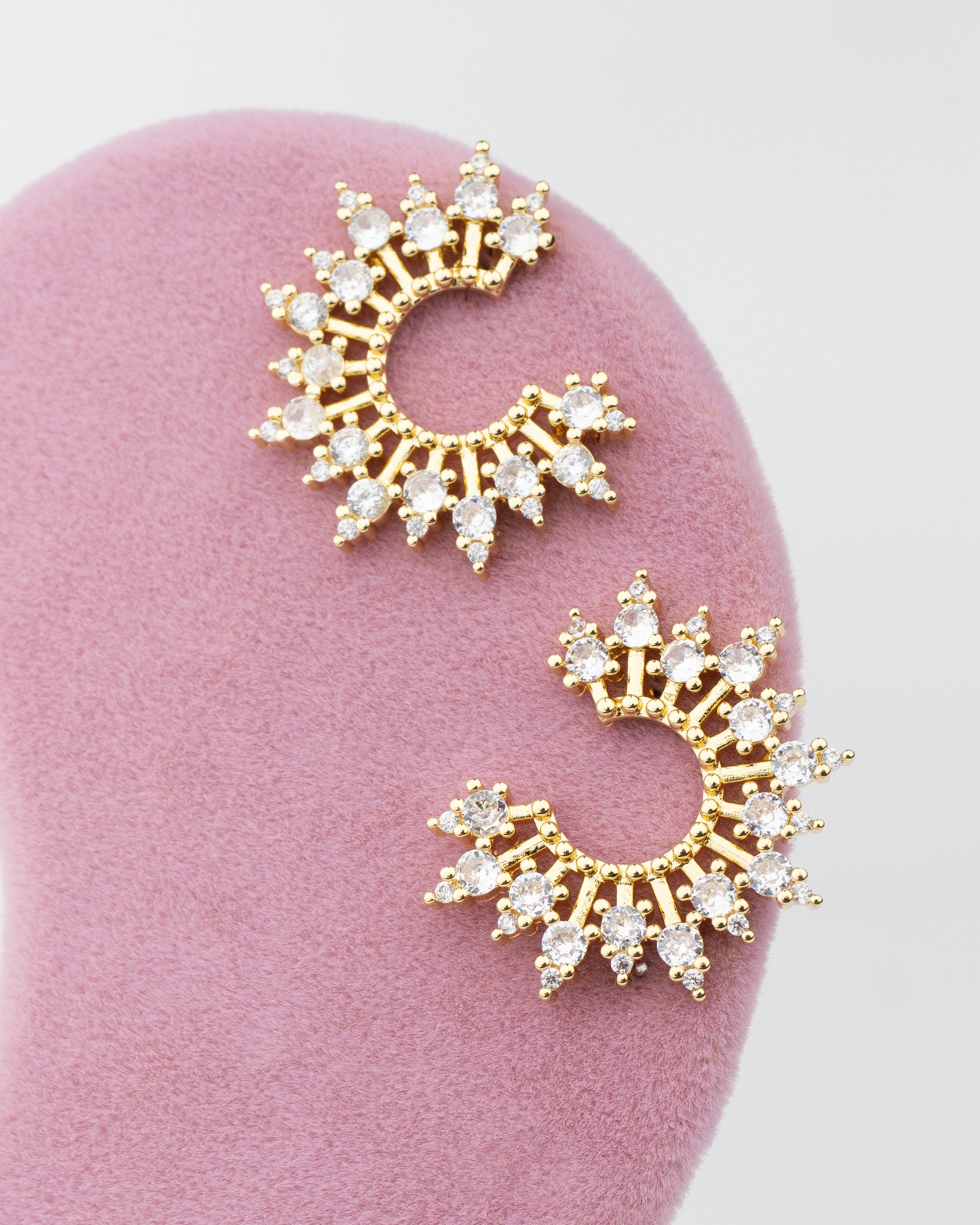 Güneş Model Zircon Taşlı Küpe