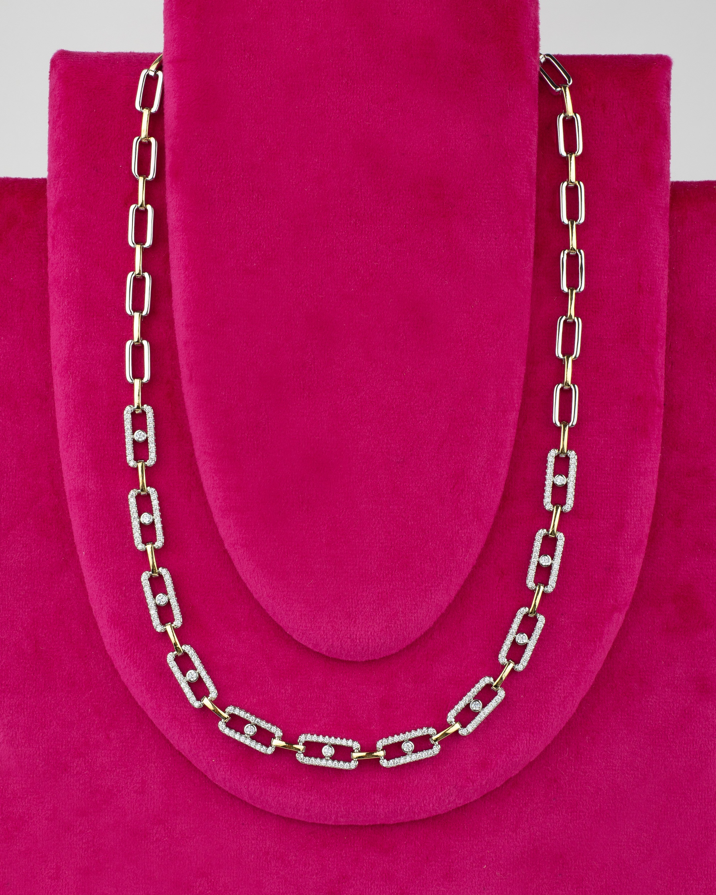 VİP Koleksiyon Oval Plaka Zincir Taş Detaylı Kolye