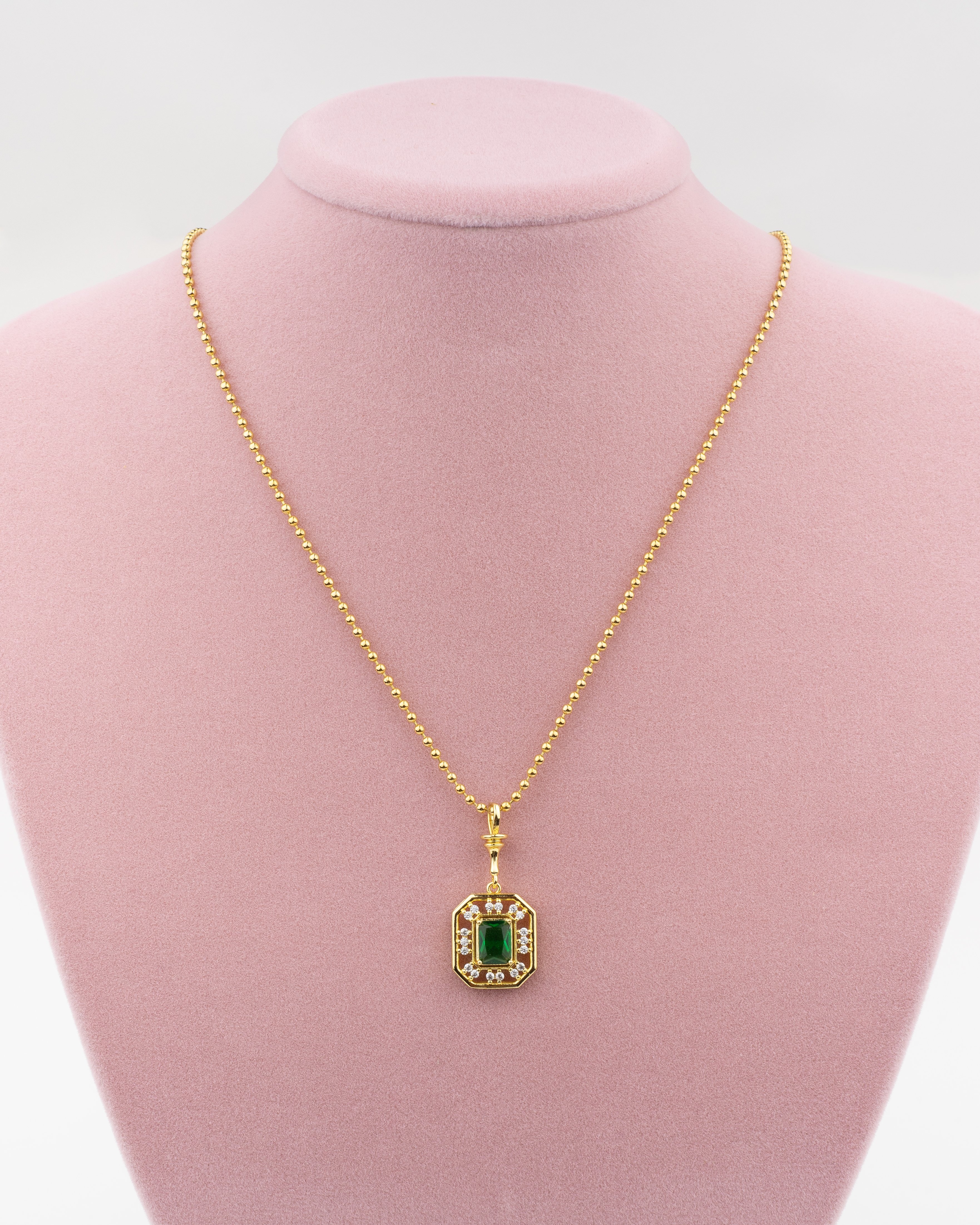 Baget Yeşil Taşlı Topçuk Zincirli Kolye