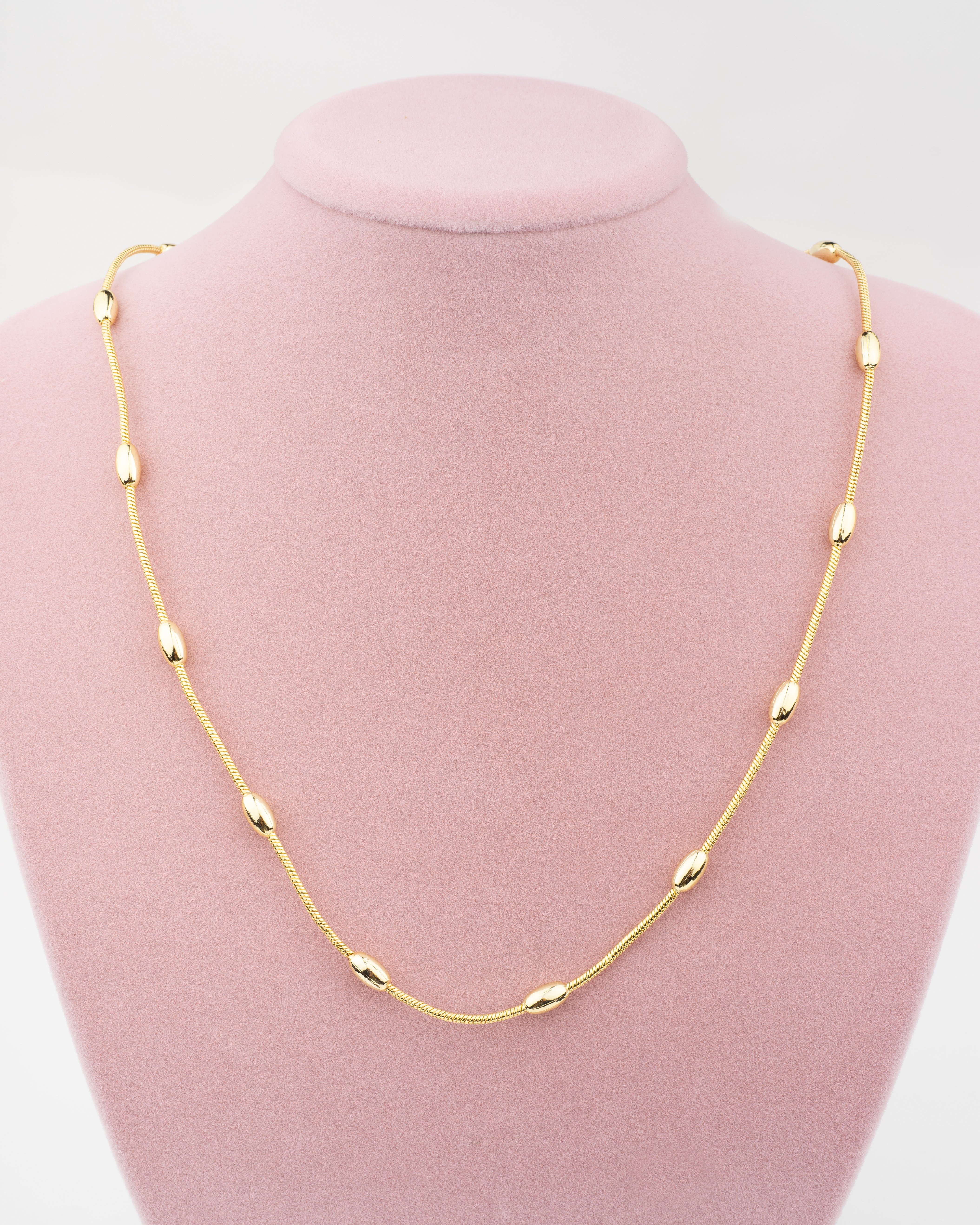 Ovel Desen Dizlim Kolye