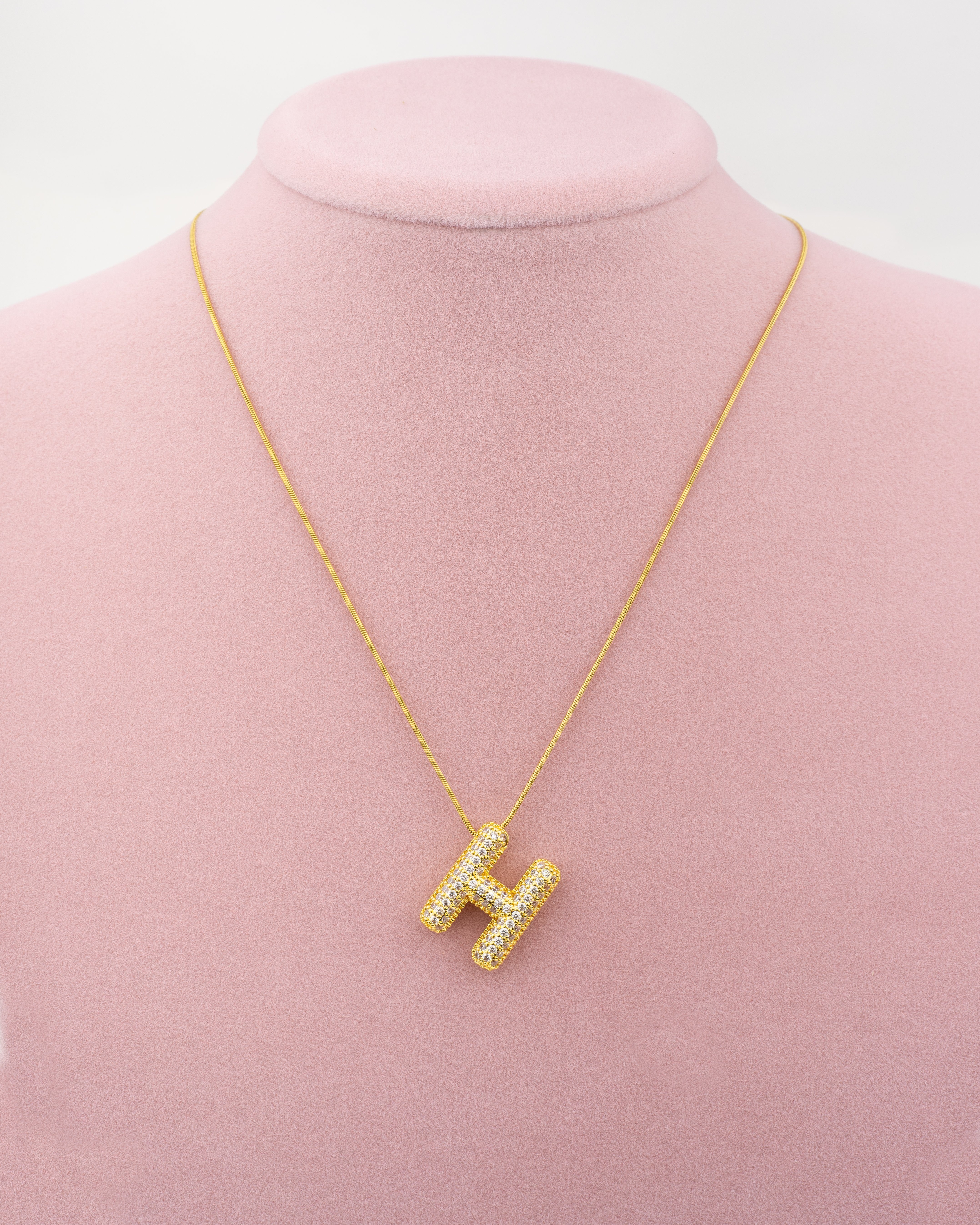 Kaplama Taşlı H Harfli Kolye