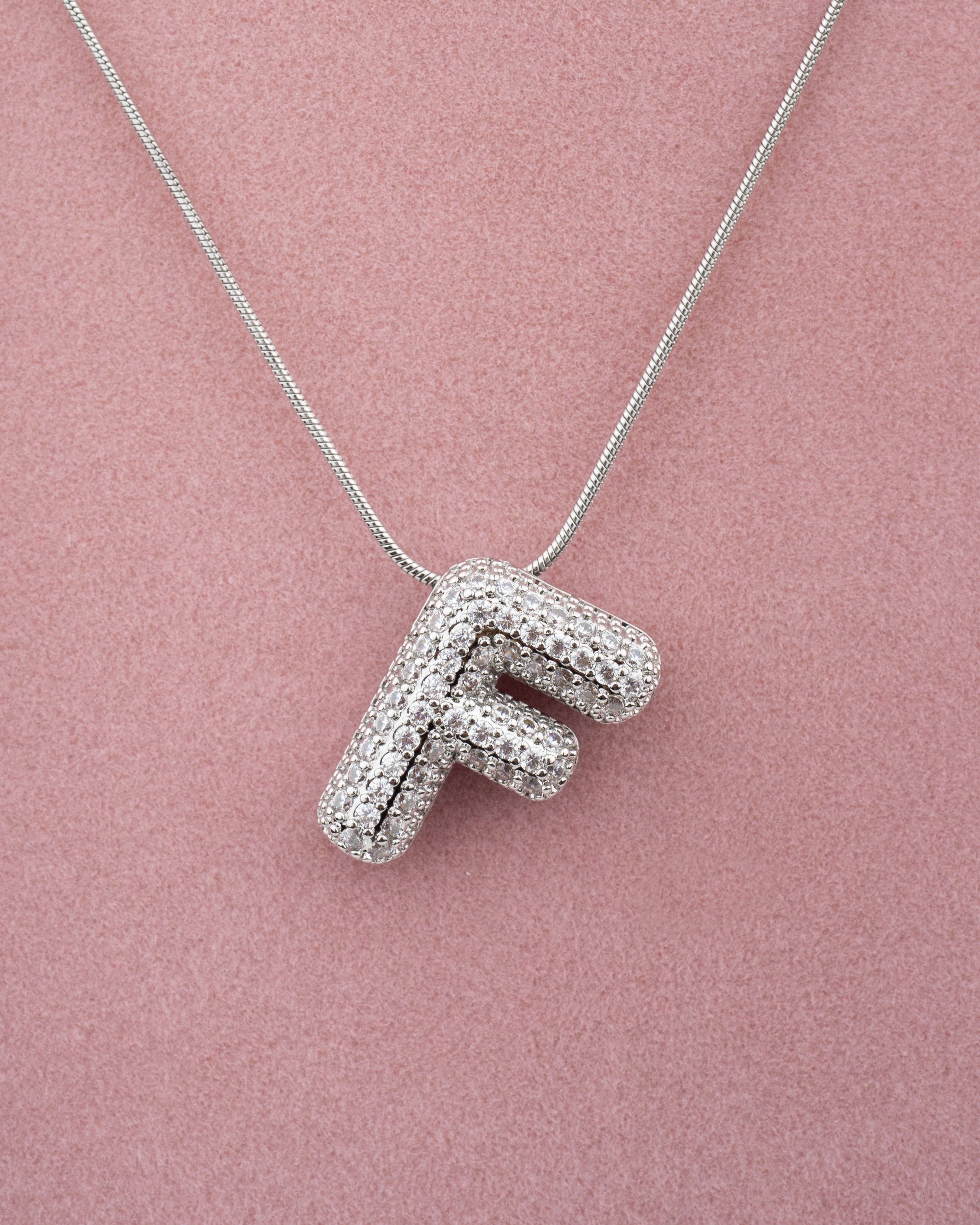 Çelik Taşlı F Harfli Kolye