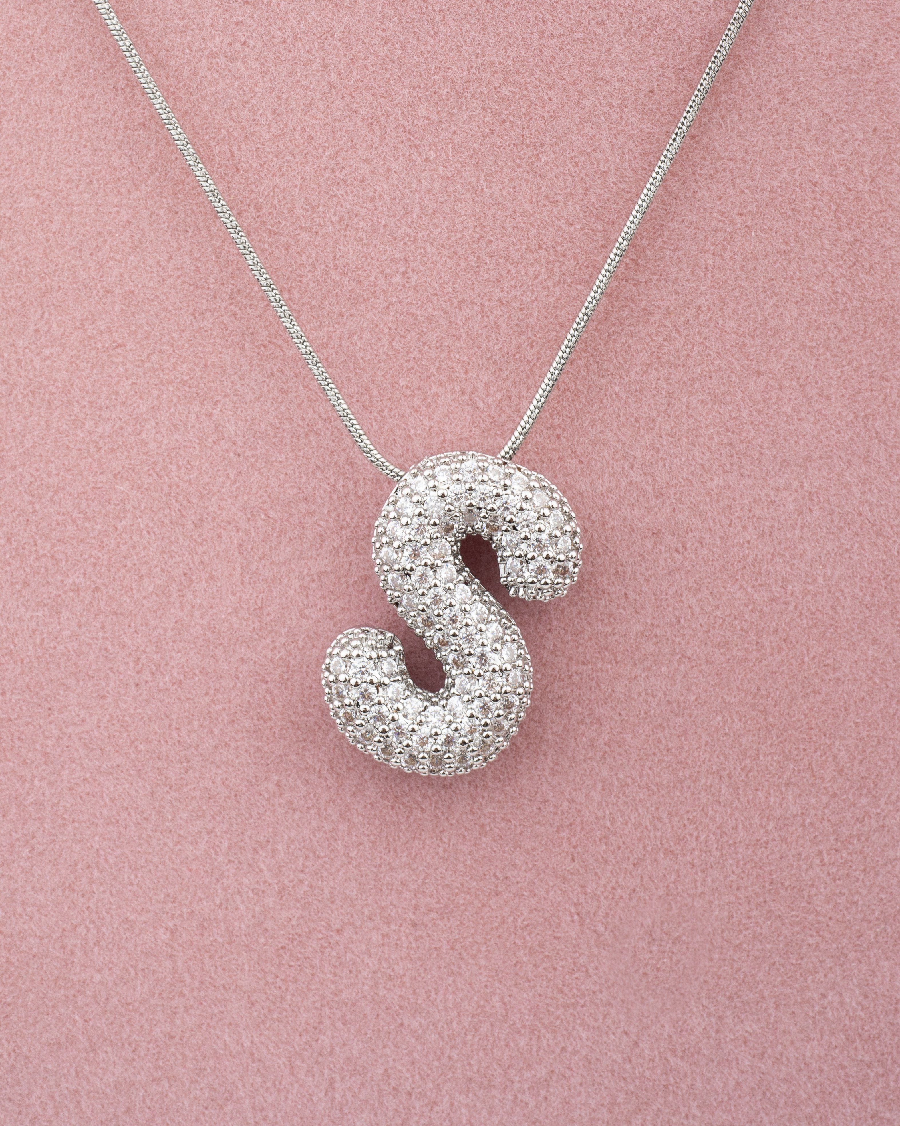 Çelik Taşlı S Harfli Kolye