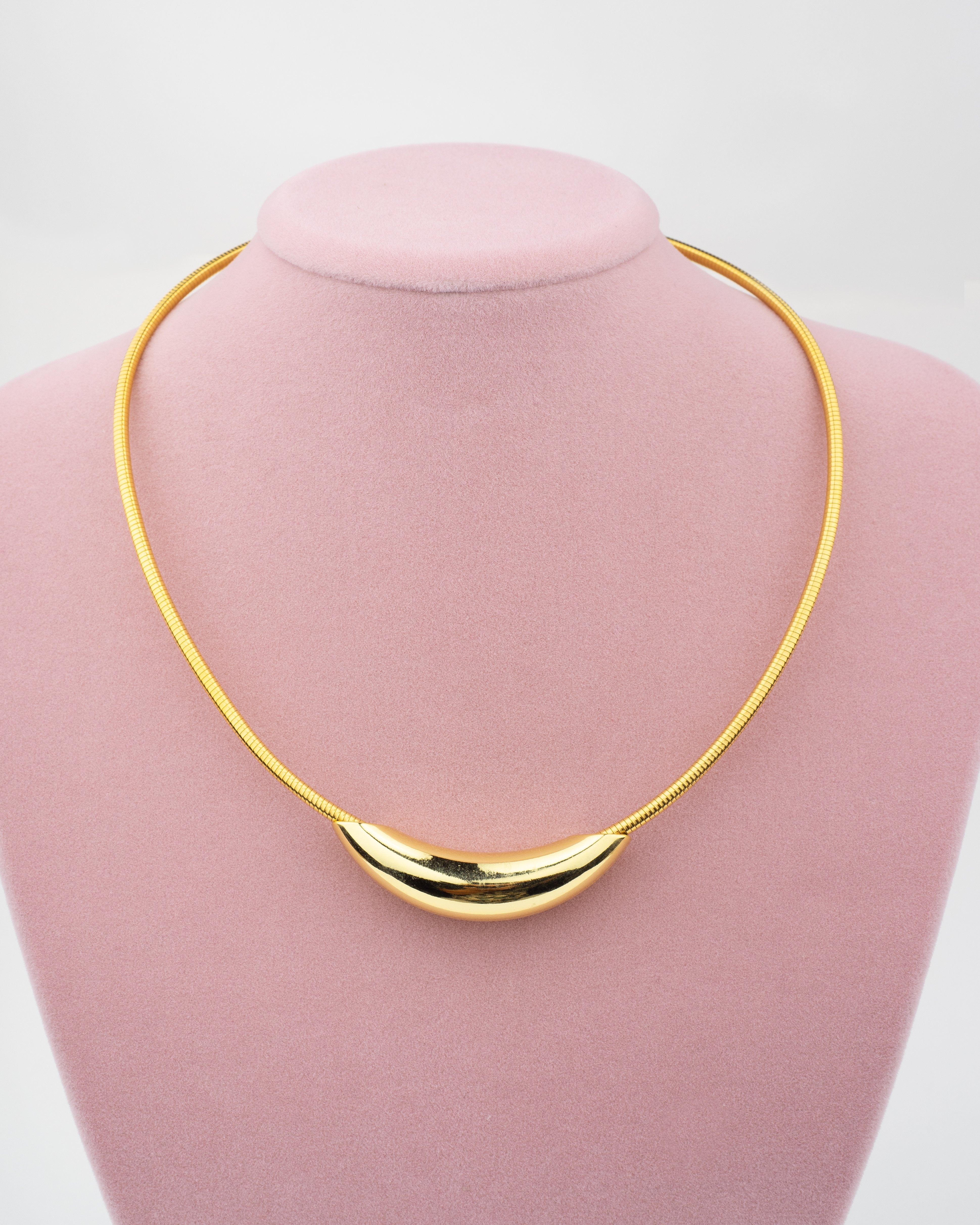 Yarım Ay Mıknatıs Kapama Kolye