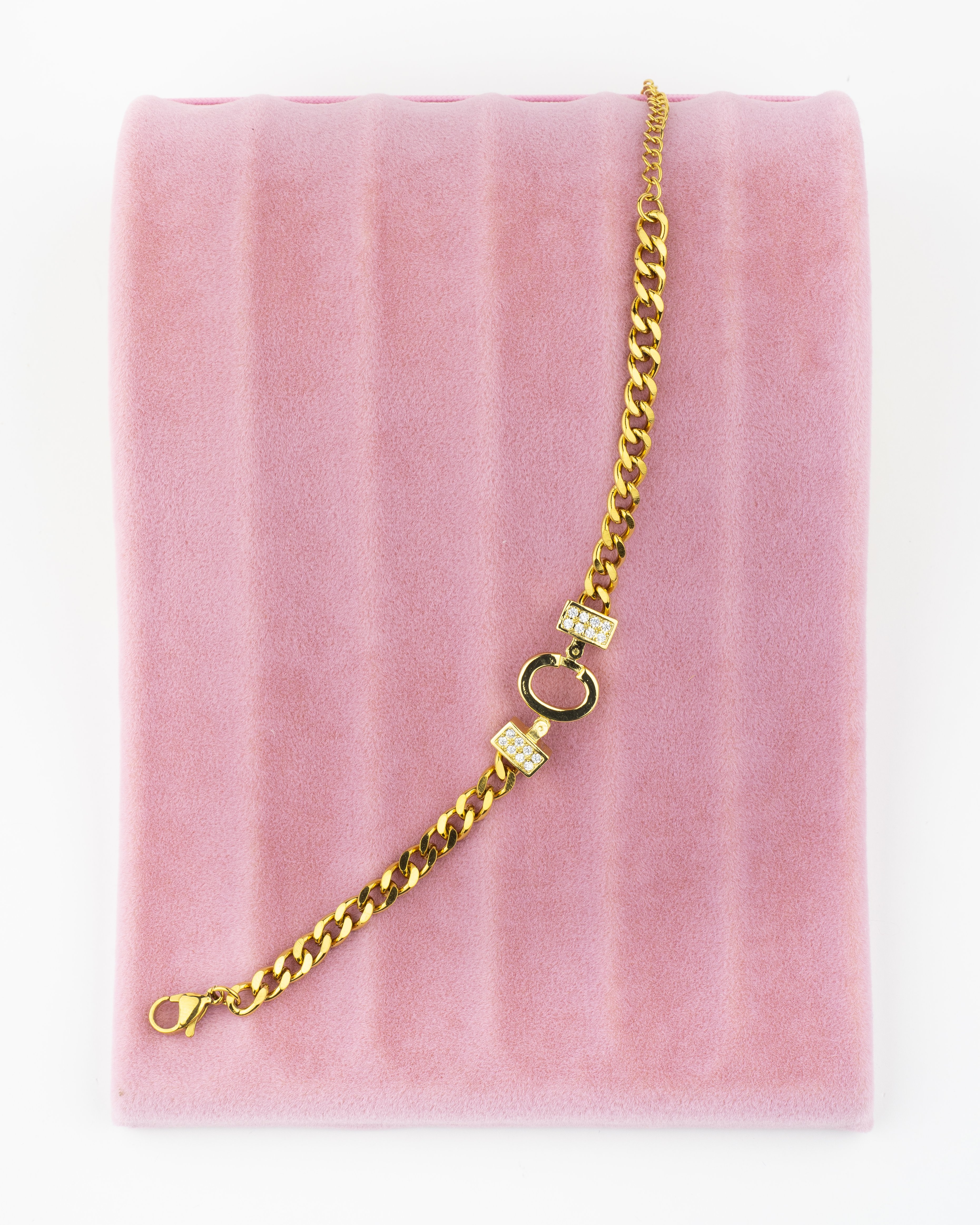 Gold C Harfli Bileklik